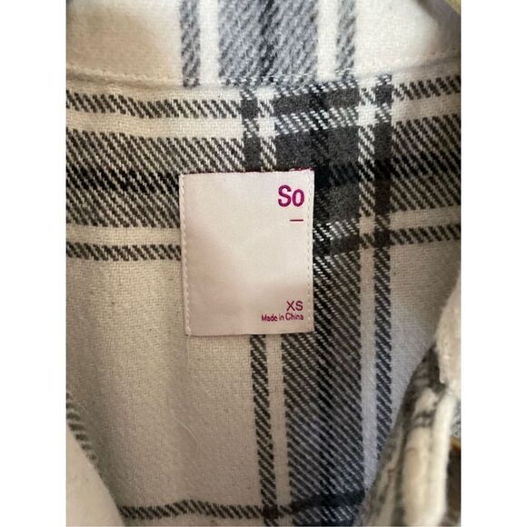 So midi length, black and white plaid shirt, jacket, size extra small - Picture 8 of 8
